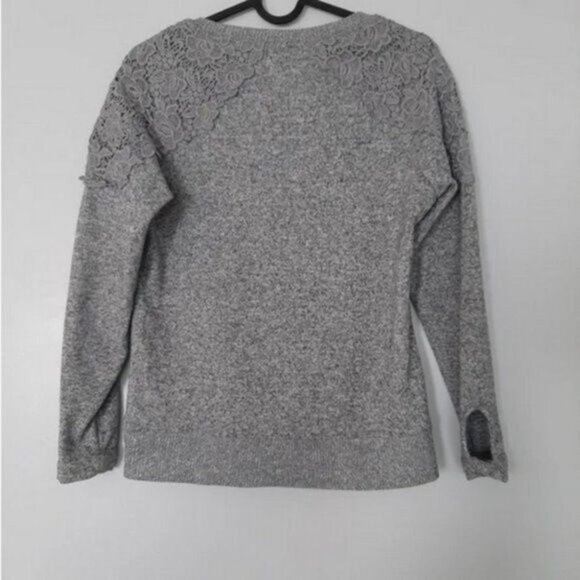 CLEO / Floral Lace Applique Hacchi Fitted Soft Sweater Gray Sz XS - Picture 10 of 13